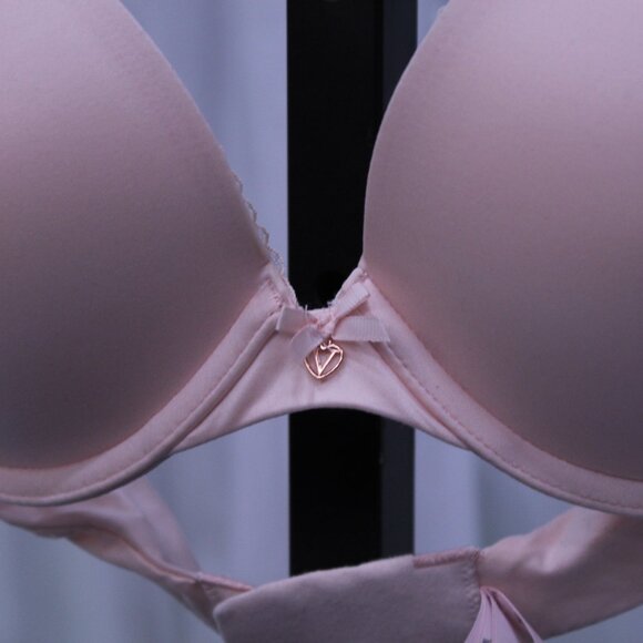 Victoria's Secret Blush Bra - Picture 2 of 9